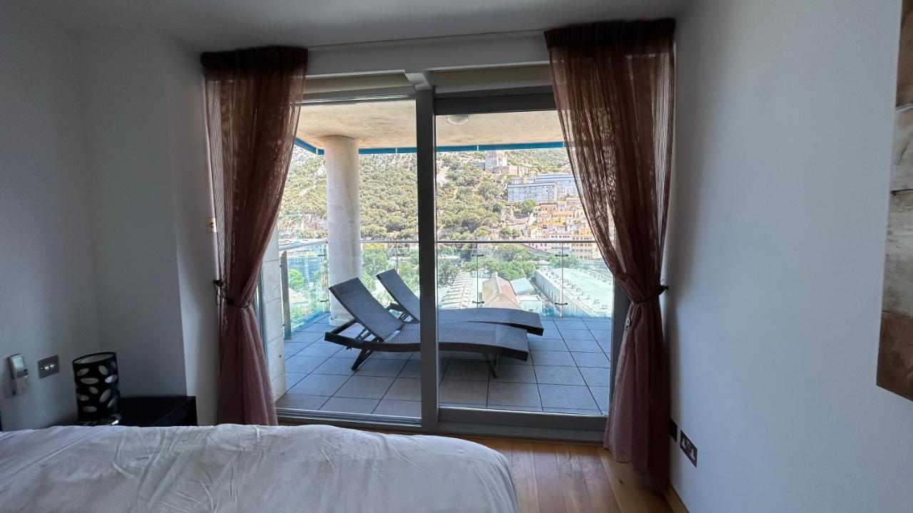 Ocean Village Luxury 2 Bed 2 Bath Apartment - Amazing Views - Pools And Jacuzzis Gibraltar Exterior photo